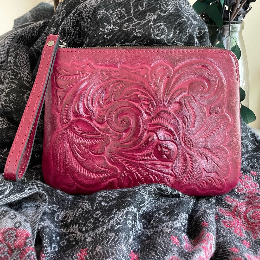 Patricia Nash Tooled Leather Cassini Wristlet - Picture 2 of 15